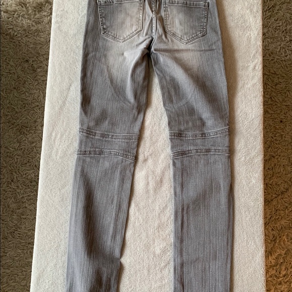 RW&CO Grey Denim - Picture 4 of 5